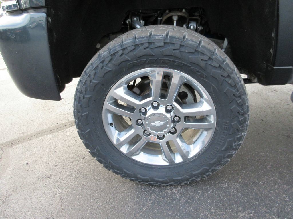 Used 2019 Chevrolet Silverado 2500 High Country w/ Duramax Plus Package AWD/4WD image 16