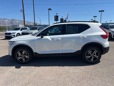 New 2026 Volvo XC40 B5 Core AWD/4WD image 7