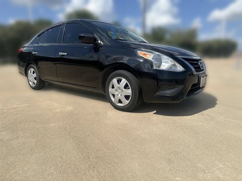 Used 2019 Nissan Versa SV FWD image 6