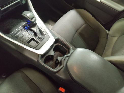 Used 2020 Toyota RAV4 LE AWD/4WD image 26