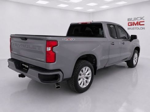 Used 2019 Chevrolet Silverado 1500 Custom w/ Custom Convenience Package AWD/4WD image 8