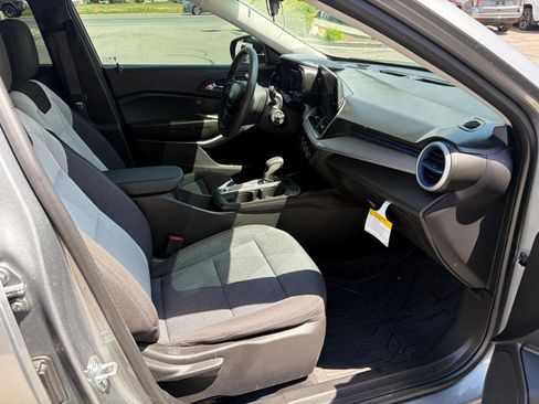 Used 2024 Chevrolet Trax LS FWD image 8