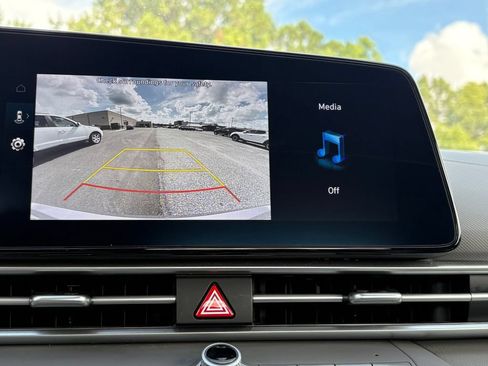Used 2024 Hyundai Elantra SEL FWD image 22