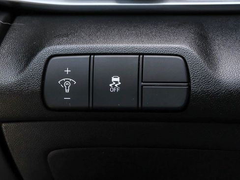 Used 2025 Hyundai Elantra Limited FWD image 31