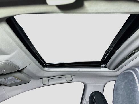 Used 2018 Toyota RAV4 XLE AWD/4WD image 28