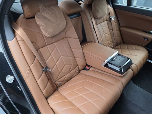 Used 2023 BMW i7 xDrive60 image 27