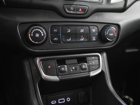 Used 2024 GMC Terrain SLE FWD image 22