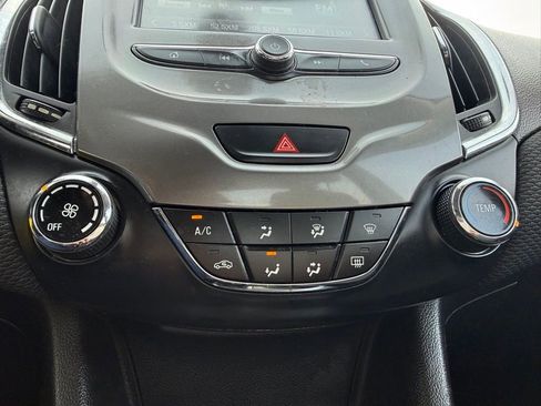 Used 2017 Chevrolet Cruze LT image 12