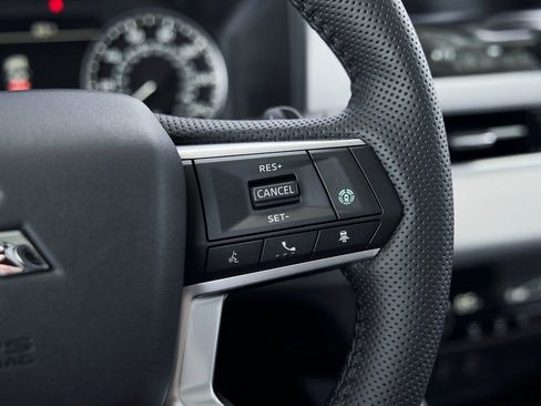 Used 2025 Mitsubishi Outlander SE image 38