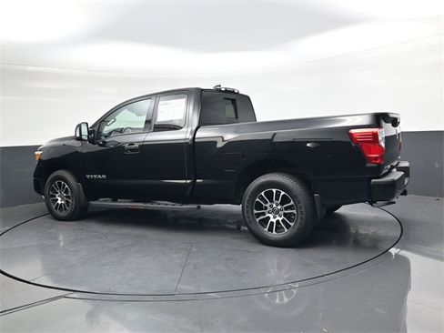 Used 2024 Nissan Titan SV w/ SV Utility Package image 7