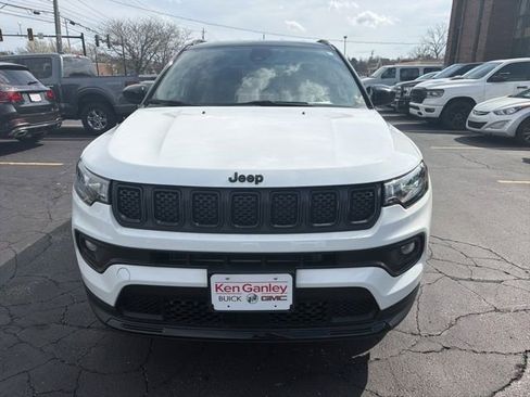 Used 2023 Jeep Compass Latitude AWD/4WD image 2