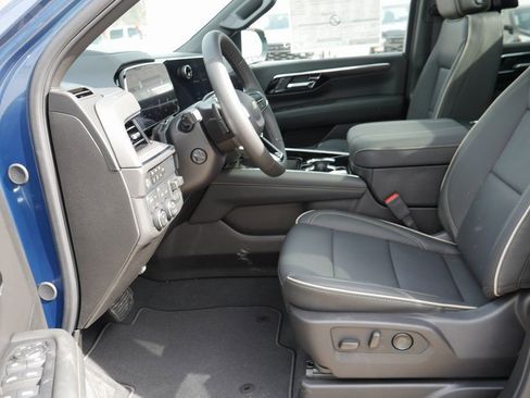 New 2026 Chevrolet Suburban Premier image 8