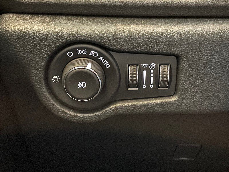 Used 2026 Chrysler Pacifica Select FWD image 17