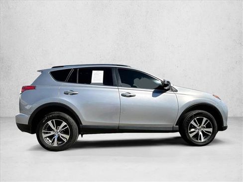 Used 2017 Toyota RAV4 XLE image 5