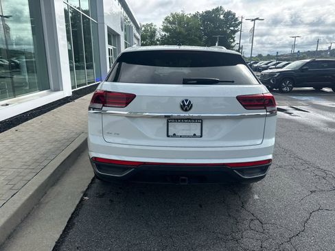 Used 2023 Volkswagen Atlas Cross Sport SE w/ Panoramic Sunroof Package FWD image 6