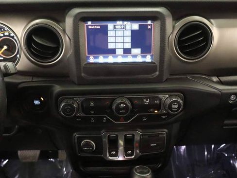 Used 2020 Jeep Wrangler Sport AWD/4WD image 39