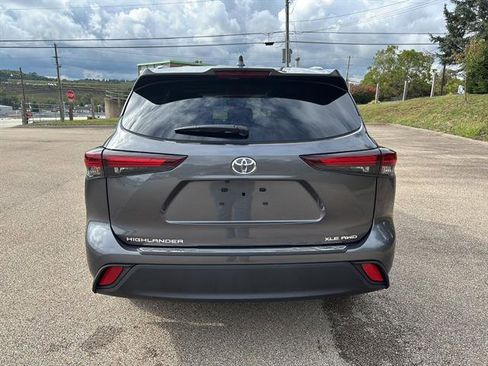 Used 2024 Toyota Highlander Limited image 3