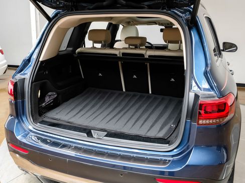 Used 2023 Mercedes-Benz GLB 250 w/ Premium Package image 54