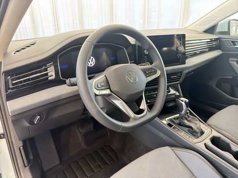 New 2026 Volkswagen Jetta SE FWD image 4