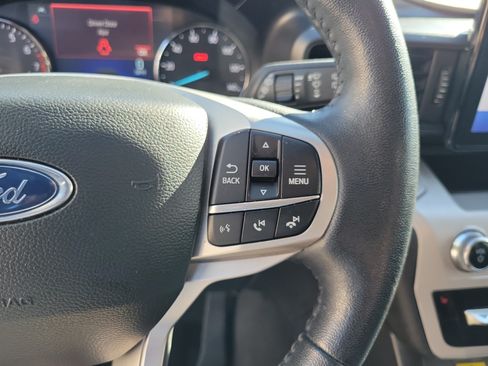 Certified 2024 Ford Explorer XLT RWD image 7