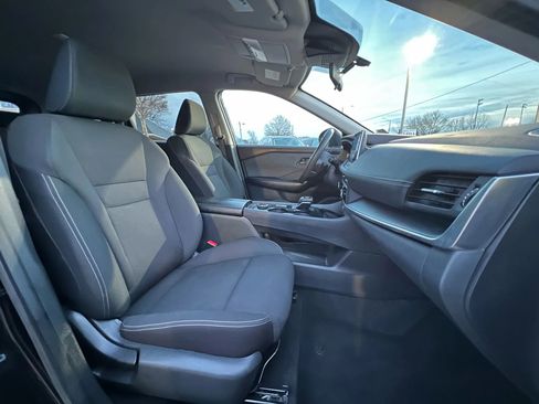 Used 2023 Nissan Rogue S image 19