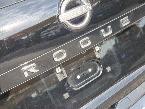 Used 2022 Nissan Rogue SL w/ SL Premium Package image 11