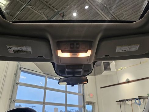 Used 2021 Nissan Rogue SV w/ Premium Package image 17