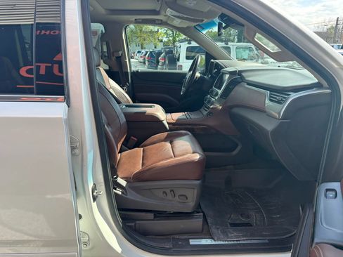Used 2017 Chevrolet Suburban Premier AWD/4WD image 17