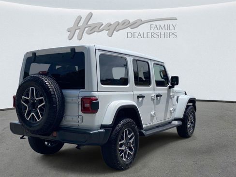 Used 2024 Jeep Wrangler Unlimited Sahara w/ Technology Group AWD/4WD image 3