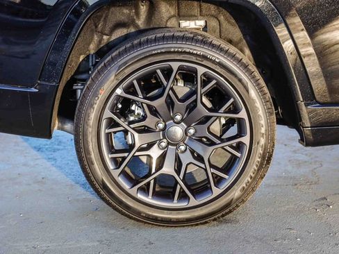 New 2026 Jeep Grand Cherokee L Summit w/ Obsidian Package AWD/4WD image 12