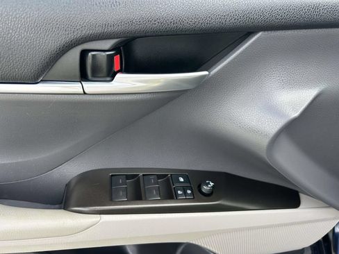 Used 2021 Toyota Camry SE FWD image 19