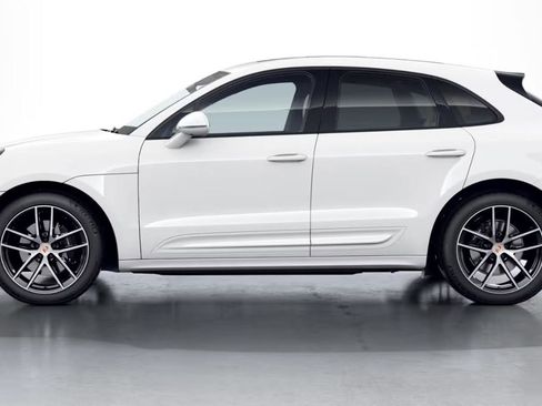 Certified 2025 Porsche Macan AWD/4WD image 4