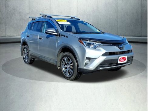 Certified 2018 Toyota RAV4 XLE image 3