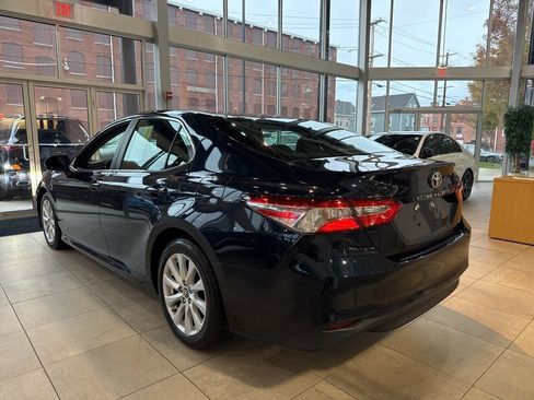 Used 2018 Toyota Camry L image 5