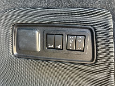Used 2022 Cadillac Escalade ESV Sport Platinum w/ Heavy-Duty Trailer Package AWD/4WD image 4