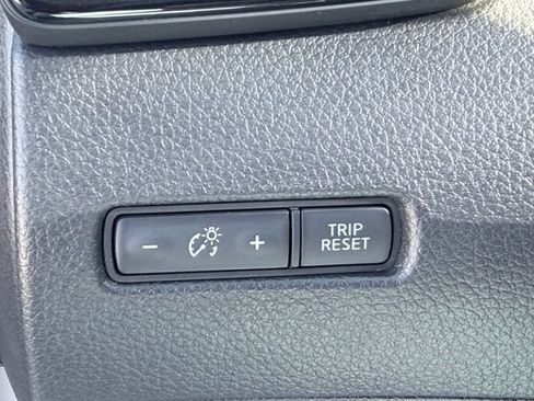 Used 2017 Nissan Rogue SV AWD/4WD image 20