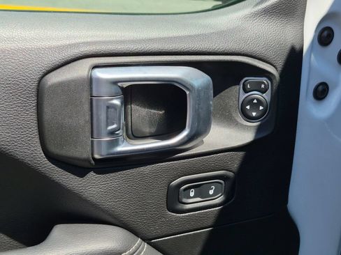 Used 2022 Jeep Wrangler Unlimited Sahara w/ Cold Weather Group AWD/4WD image 10