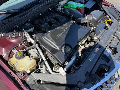 Used 2011 Lincoln MKZ image 39