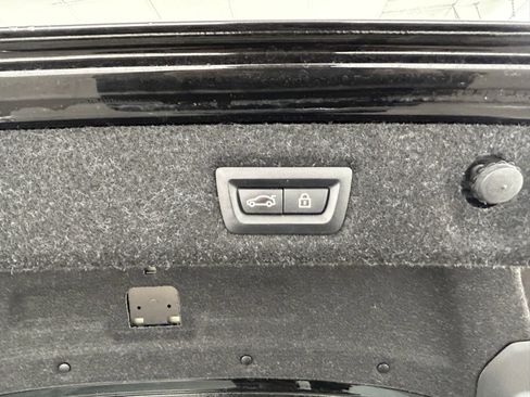 Used 2023 BMW 530e xDrive w/ Premium Package image 39