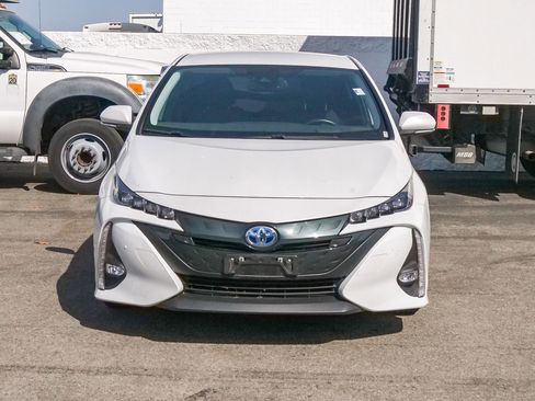 Used 2022 Toyota Prius Prime Limited FWD image 2