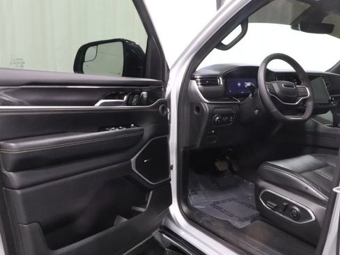 Certified 2024 Jeep Wagoneer 4WD image 10