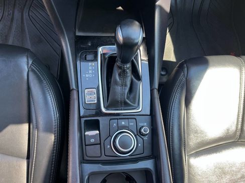 Used 2018 MAZDA MAZDA3 Touring FWD image 24