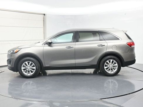 Used 2017 Kia Sorento AWD w/ LX Convenience Package image 22
