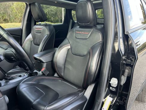 Used 2021 Jeep Cherokee Trailhawk w/ Sun, Sound & Nav Group image 14