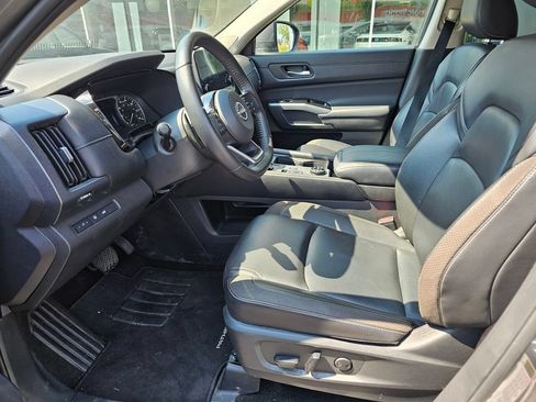 Used 2025 Nissan Pathfinder SL w/ SL Premium Package AWD/4WD image 23
