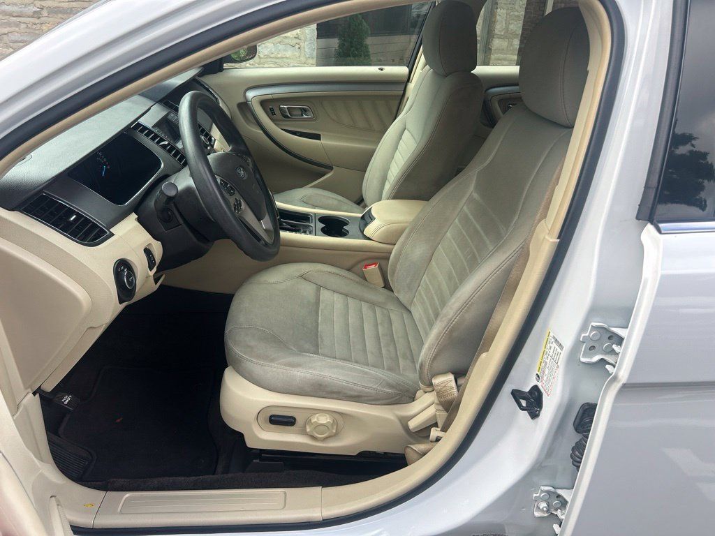 Used 2013 Ford Taurus SE FWD image 18