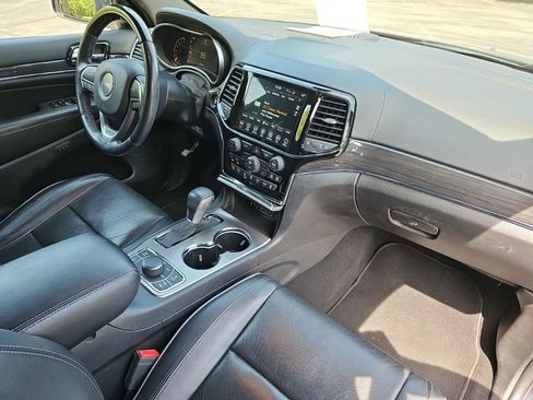 Used 2019 Jeep Grand Cherokee Overland AWD/4WD image 14