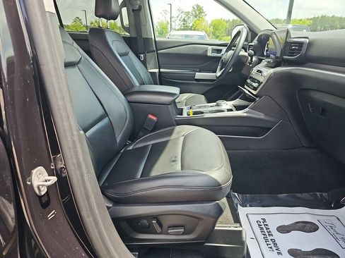 Used 2023 Ford Explorer XLT w/ Equipment Group 202A AWD/4WD image 14
