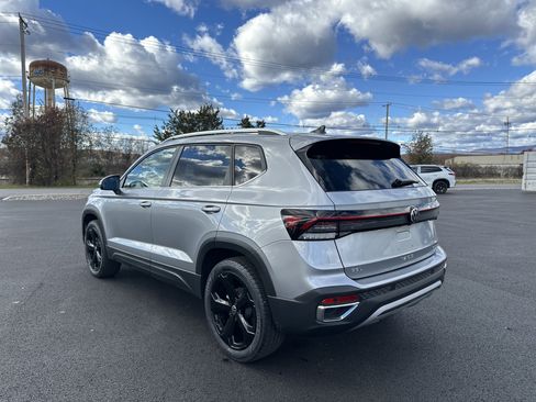 Certified 2025 Volkswagen Taos SEL w/ Black Wheel Plus Package image 8