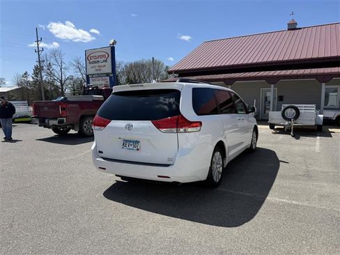 Used 2011 Toyota Sienna XLE w/ Premium Pkg image 5